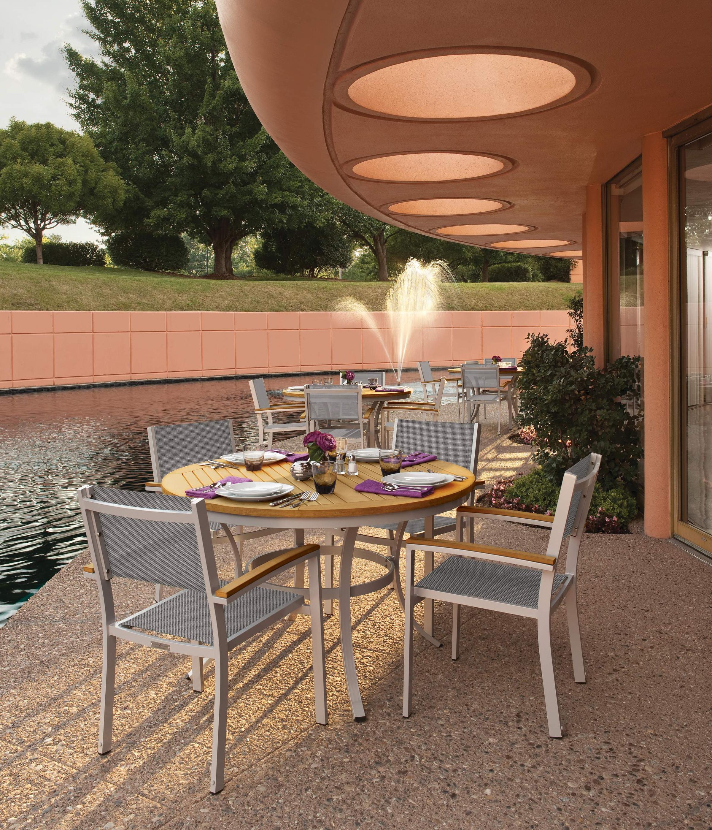 Travira 48" Round Dining Table