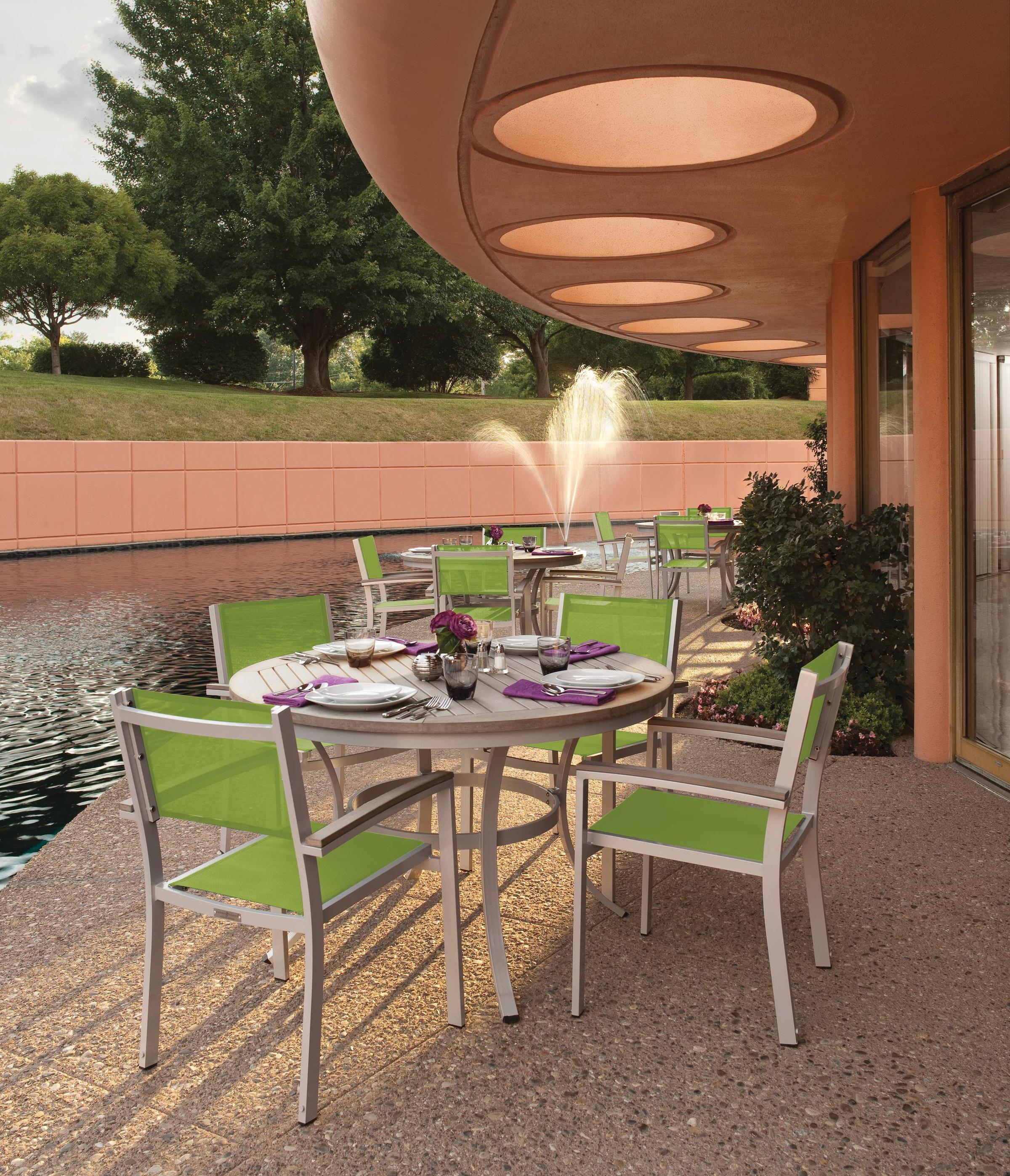 Travira 48" Round Dining Table