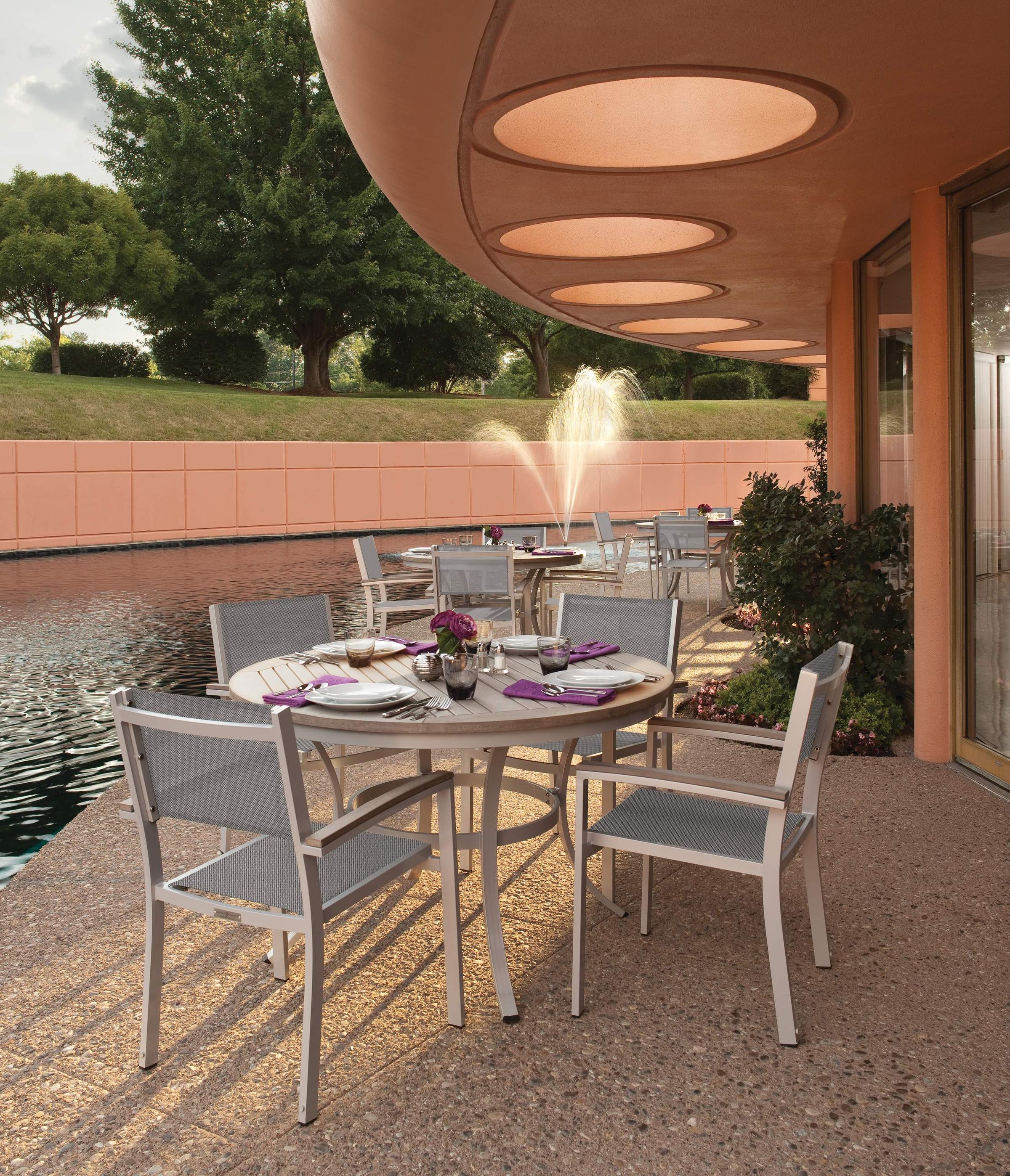 Travira 48" Round Dining Table