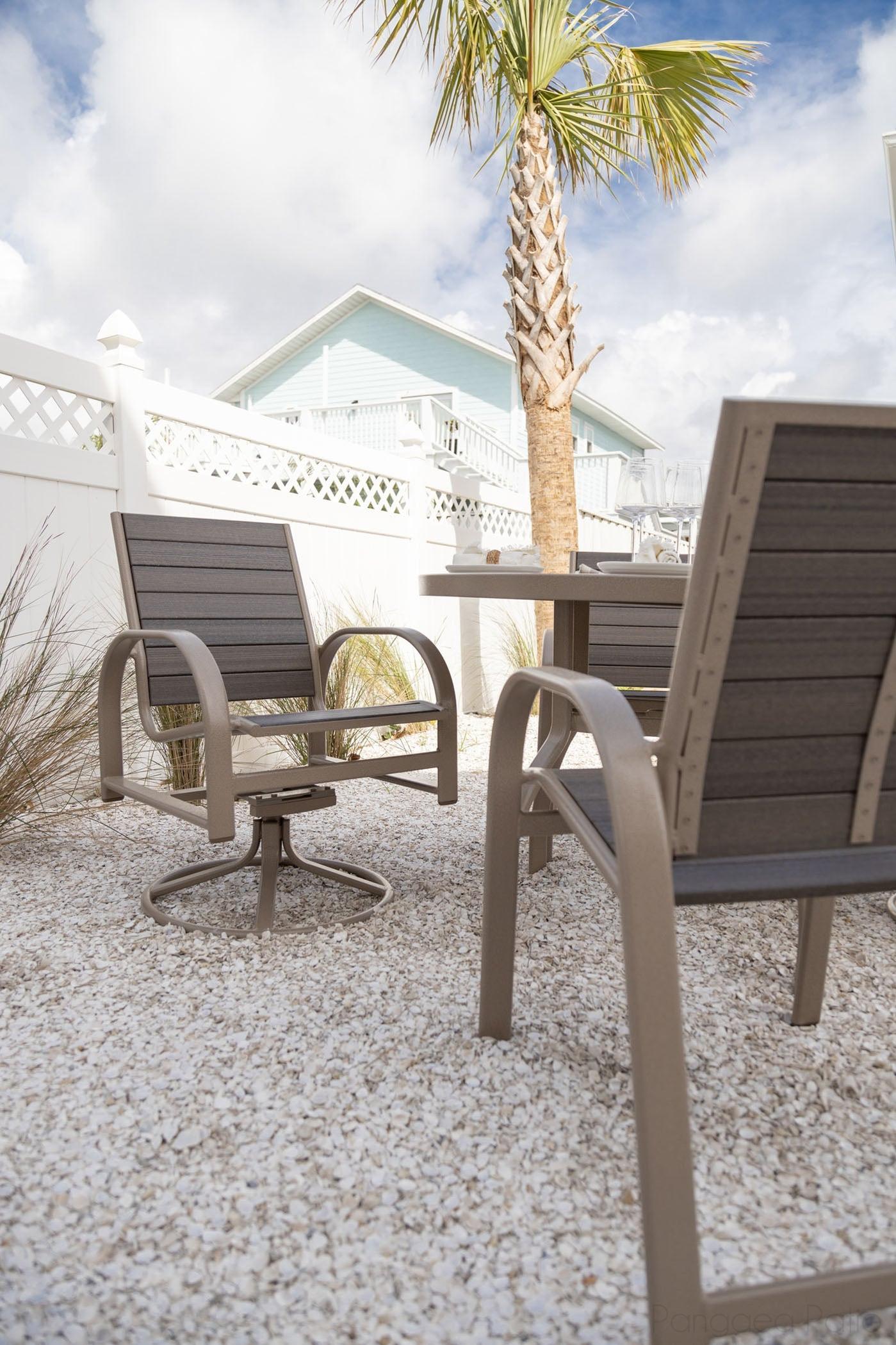 '-Berlin Gardens-Murphy Poly Dining Chair-Pangaea Patio