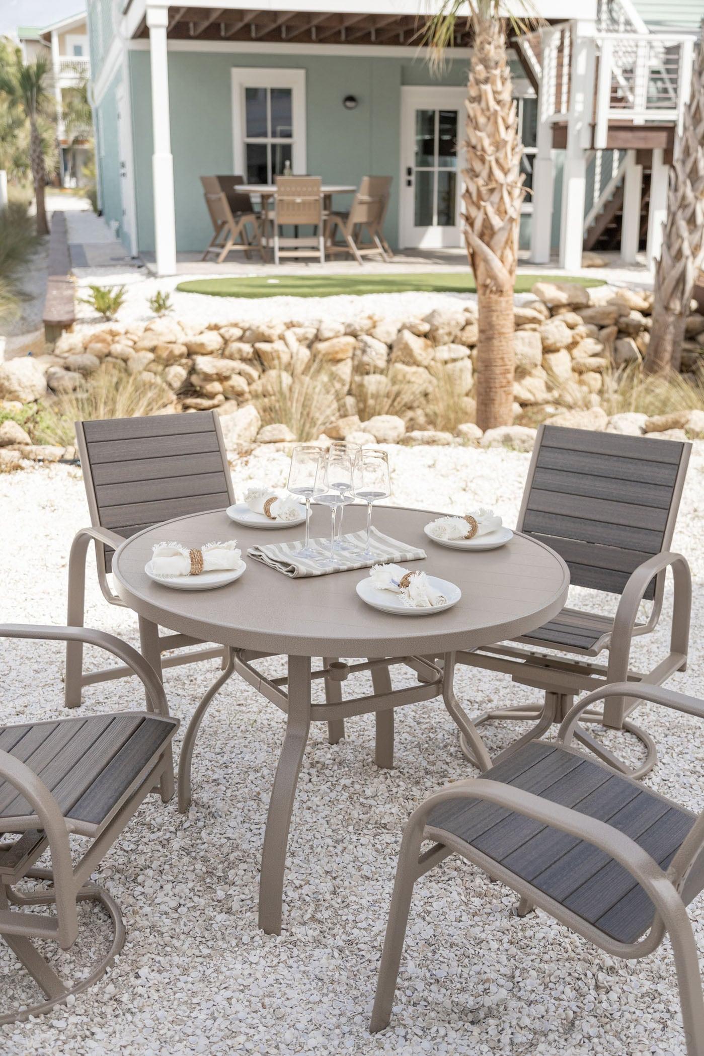 '-Berlin Gardens-Murphy Poly Dining Chair-Pangaea Patio-Lifestyle Image