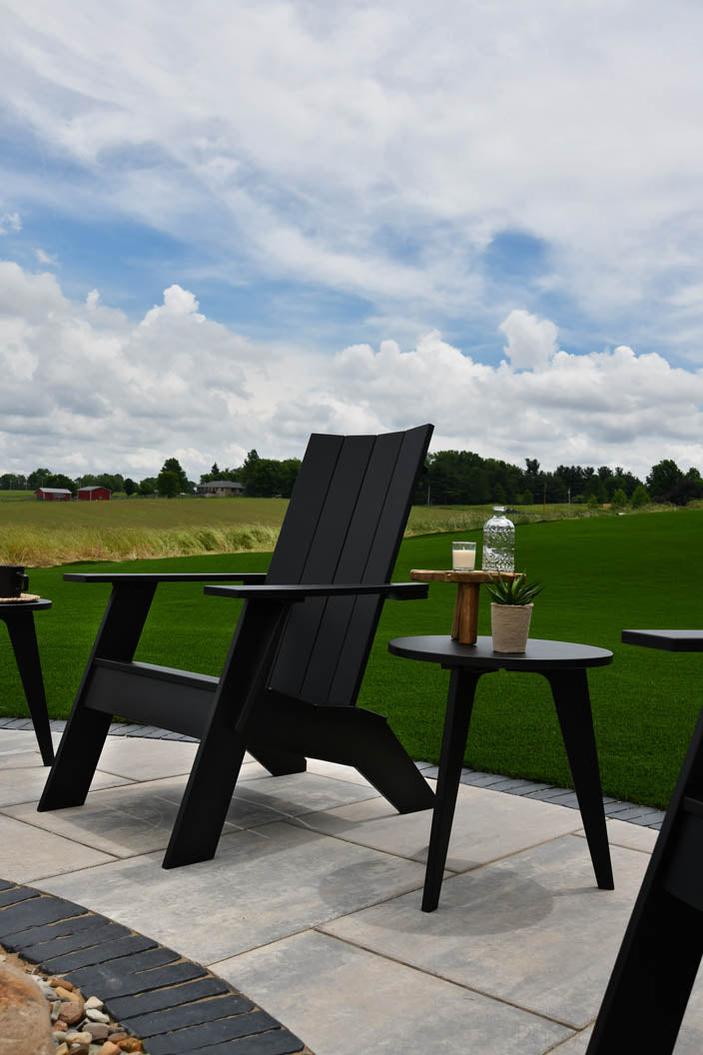 '-Berlin Gardens-Nordic Round End Table-Pangaea Patio