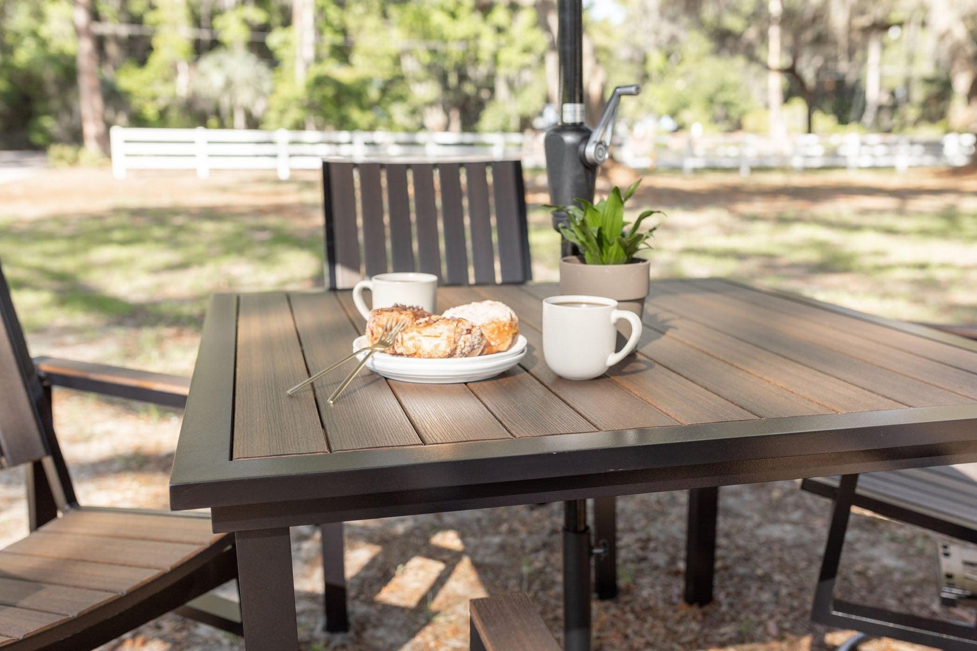 '-Berlin Gardens-Vida Poly Swivel Rocker Dining Chair-Pangaea Patio-Lifestyle Image