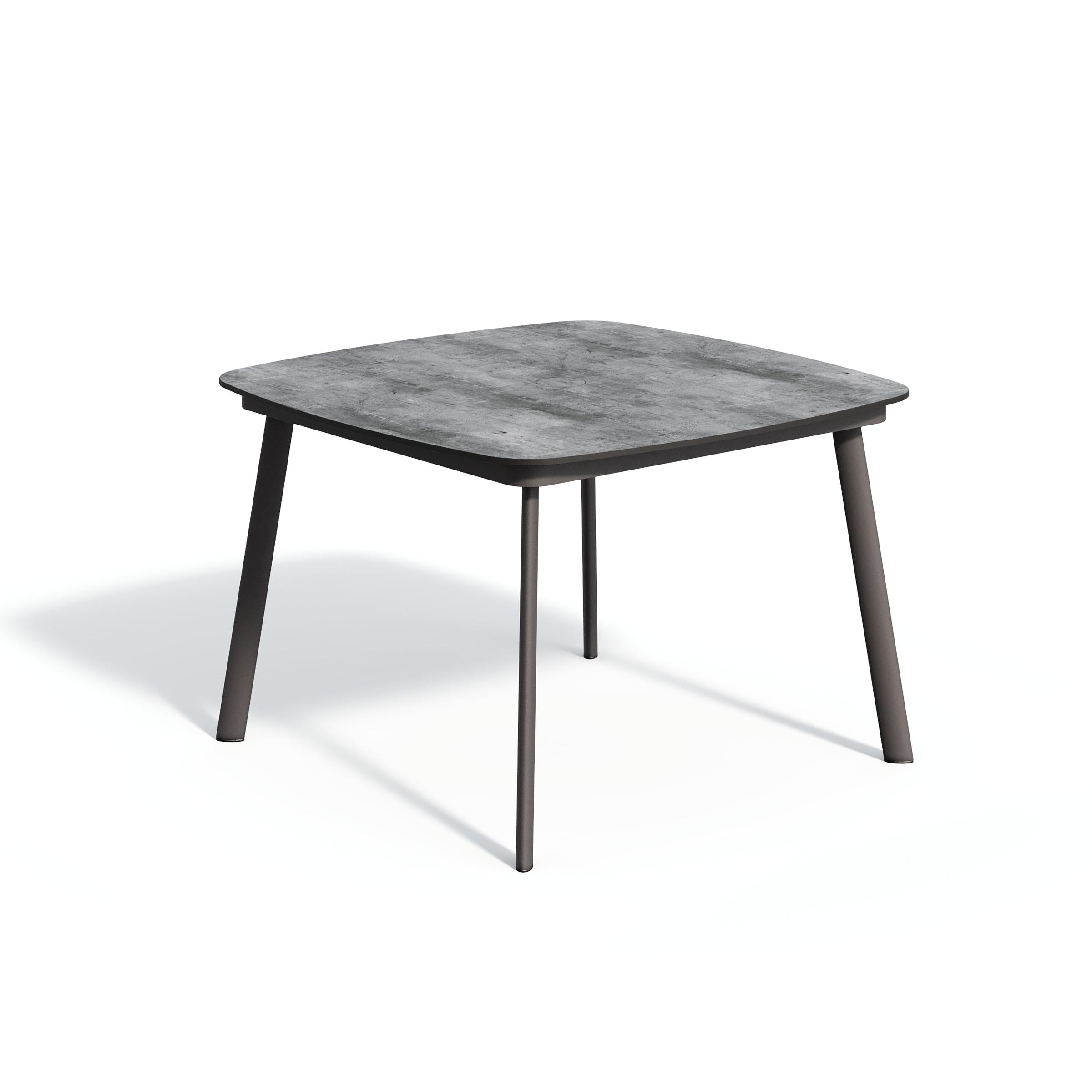 Eiland 45" Square Dining Table