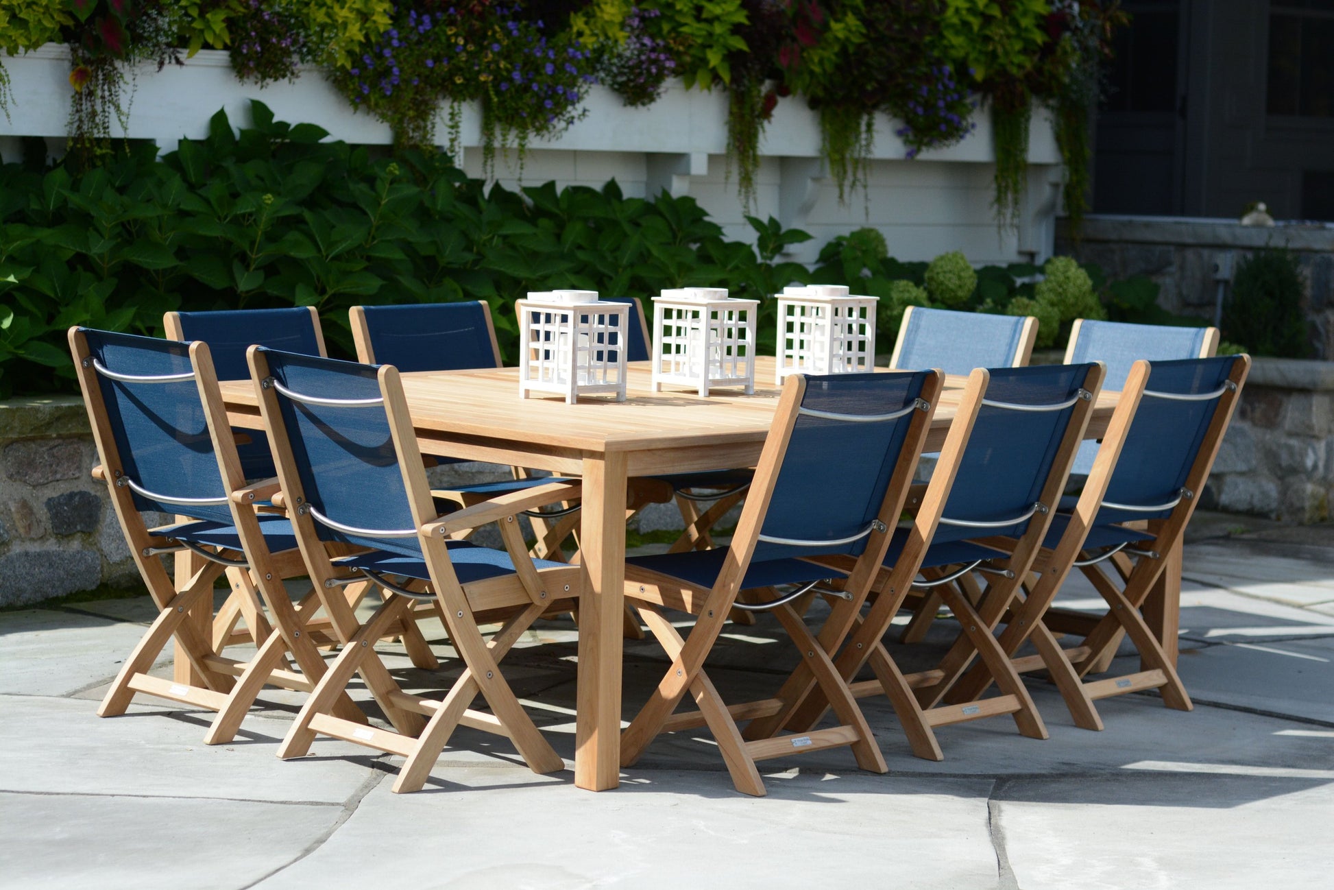 Three Birds Casual Newport-Lifestyle Image